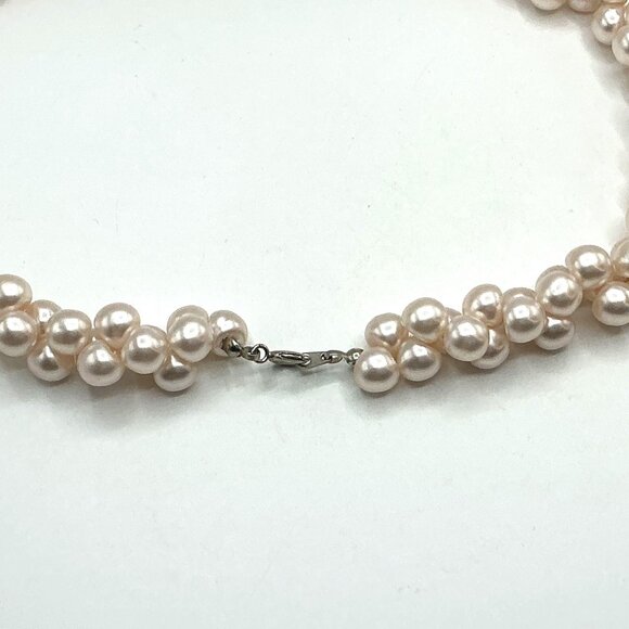 Vintage Double Strand Faux Pearl Necklace With Twisted Design and Silver Tone Cl - Picture 4 of 6